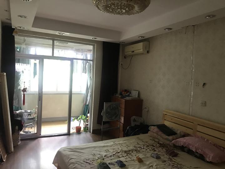 杭州“老青互助”养老：80岁奶奶领个年轻姑娘一