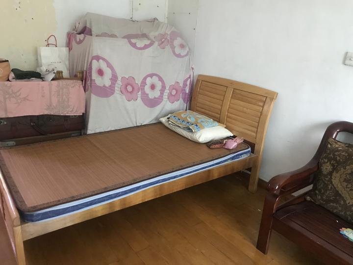 杭州“老青互助”养老：80岁奶奶领个年轻姑娘一