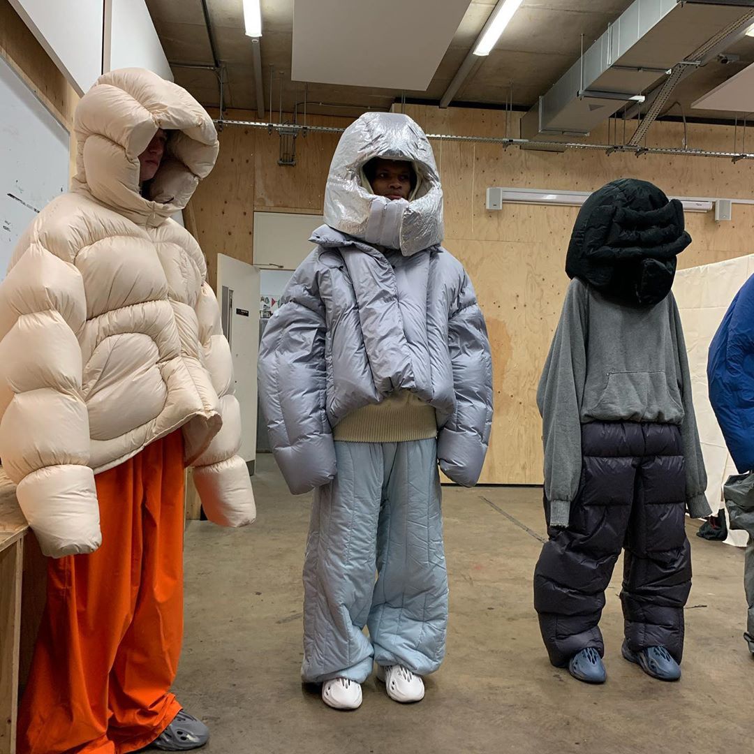 侃爷、卡戴珊频繁上脚!今夏最具「视觉侵略性」的 Yeezy 要来了!