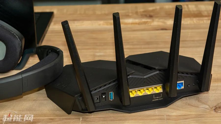 电竞网游新利器,华硕魔鬼鱼rt-ax82u路由器实物图赏