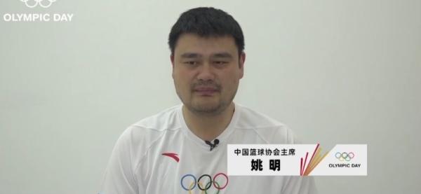 姚明担当采访。