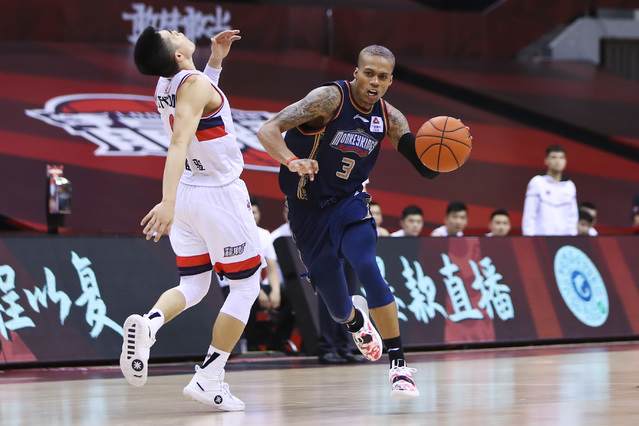 从落后15分到完成惊天逆转雄鹿末节轰出30比10攻势逆袭剧本全记录