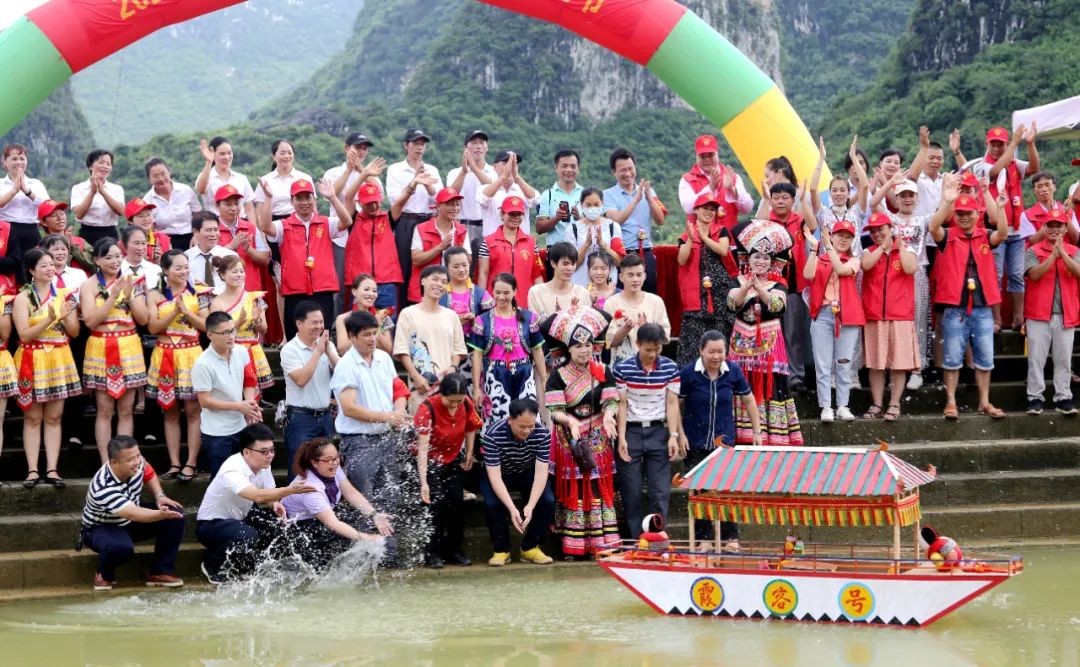 南宁市上林县三里镇2020年"渡河公"民俗文化旅游节开幕