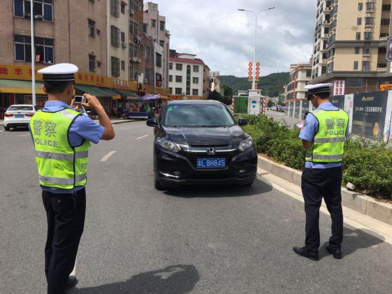 端午节,陆河公安交警执勤不打烊