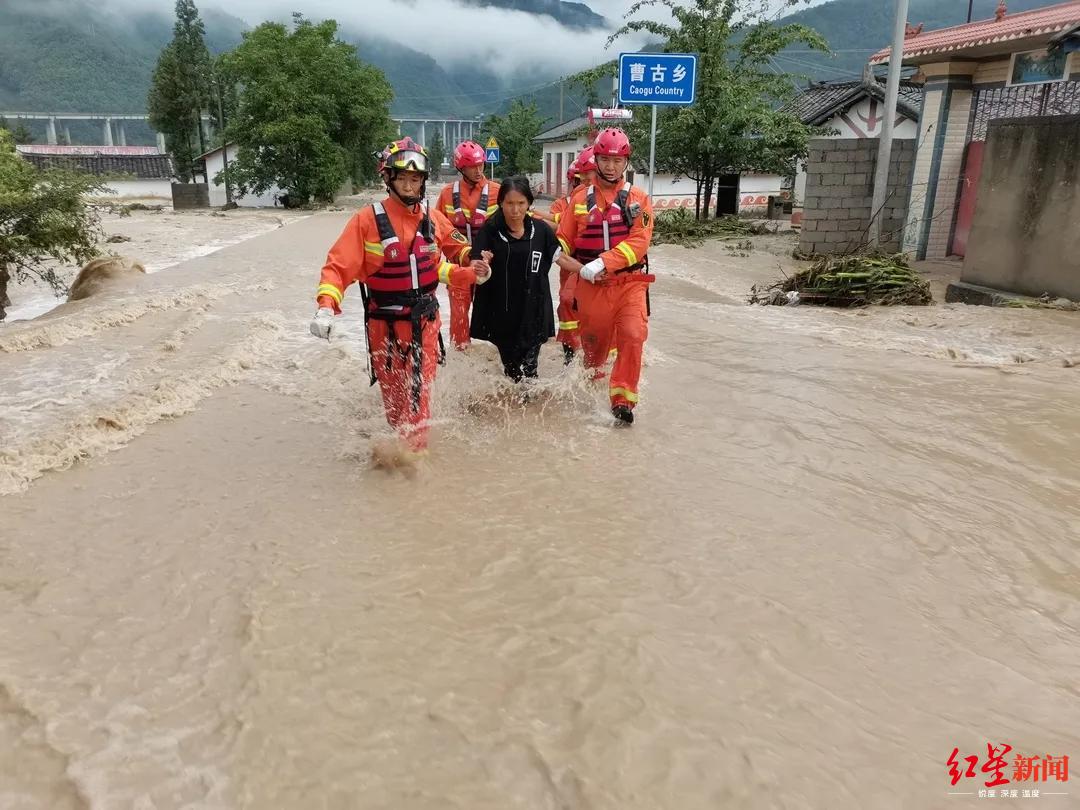 红星消息记者 江龙 拍照报道部门图片由凉山消防救济支队提供