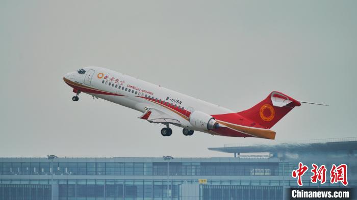 中国商飞成都航空接收第21架arj21飞机