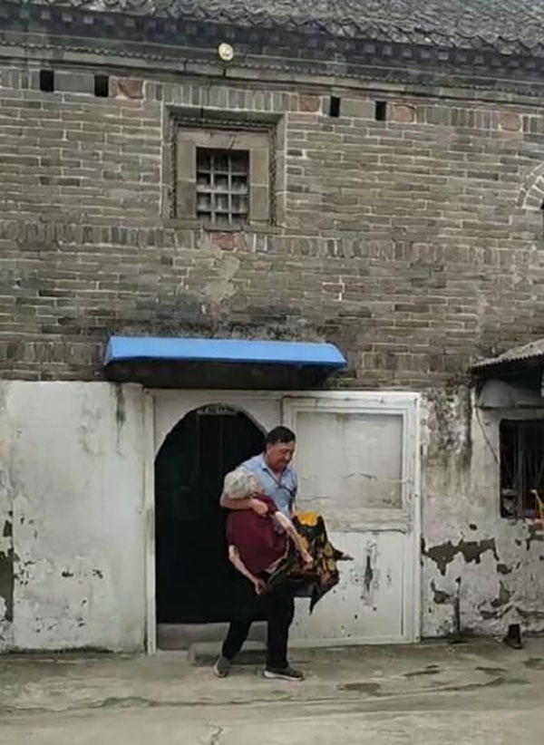 许昌市建安区椹涧乡南头村百年老宅与百岁老人的家庭故事