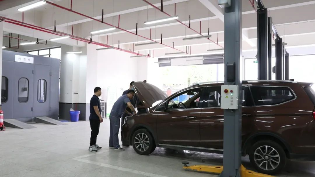 职校探校:这所职校不一样!开设4S店、酒店,只为给学生实习