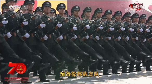 2019年国庆阅兵式上的预备役部队方队(图源:央视)