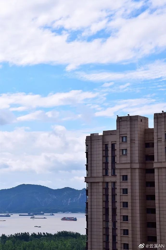 今天,大蓝鲸的绝美天空,刷屏朋友圈!