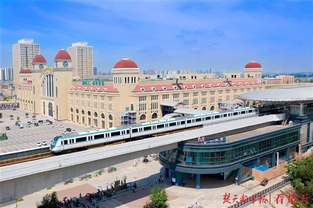 汉口北地铁站与客运中心无缝衔接，1小时内可达三大火车站