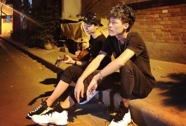 5000元换来网络爆红歌曲,空手套白狼?其实他根本“不懂音乐”