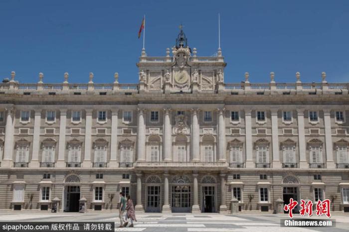 资料图:当地时间6月10日,西班牙马德里,马德里皇宫(The Royal Palace of Madrid)重新对公众开放。图片来源:Sipaphoto 版权作品 禁止转载
