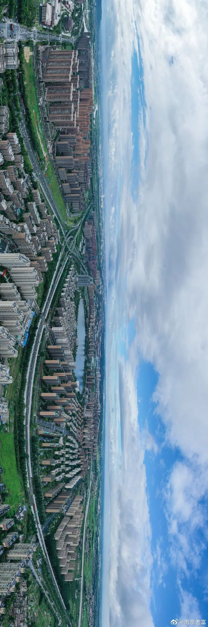 今天,大蓝鲸的绝美天空,刷屏朋友圈!