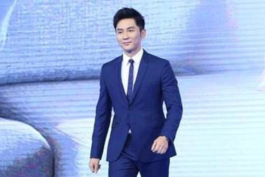 单身却有两把牙刷和女性化妆品,李晨恋情疑曝光,有新女友了?
