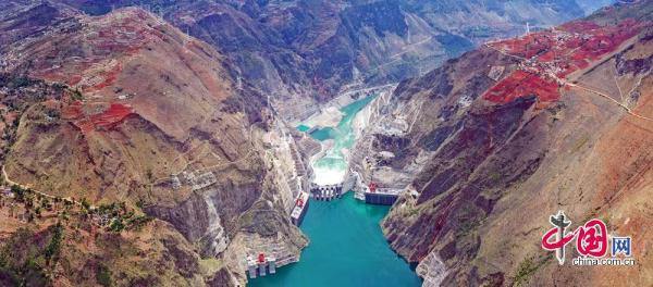 中国的又一项世界之最,这一大国重器火遍全球,一天挖一座山