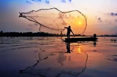 同时坐拥5个老公！她靠一本离婚证，坐收彩礼还