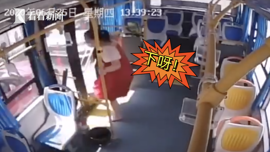 坐过站迁怒司机 女子抢夺方向盘：没乘客我才拉