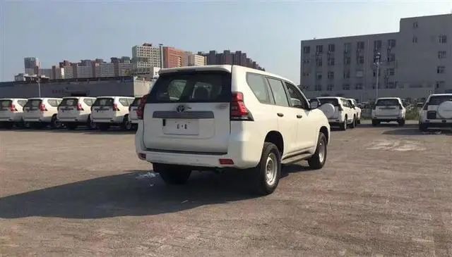 “硬汉”都去哪了?SUV的背挂式备胎那么好看,为何会逐渐消失?
