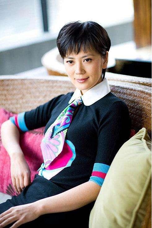 从央视名嘴到阶下囚，43沈冰岁显尽沧桑令人惋惜