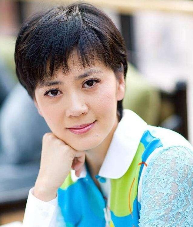 从央视名嘴到阶下囚，43沈冰岁显尽沧桑令人惋惜