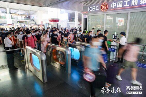 明起暑运，济南西站满开列车402列史上最高，火车站间车次增加