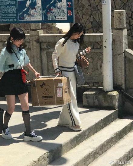 《中餐厅4》路透来袭,黄晓明主动干活,赵丽颖生娃后依旧少女