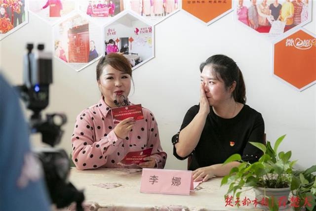 武汉市巾帼大宣讲走进东西湖区,战疫英雄在女儿眼中是“超人妈妈”
