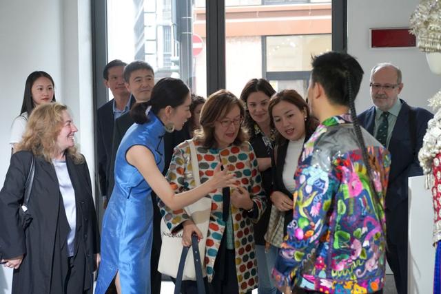 从黔东南到意大利 古阿新海外巡展亮相时尚之都米兰
