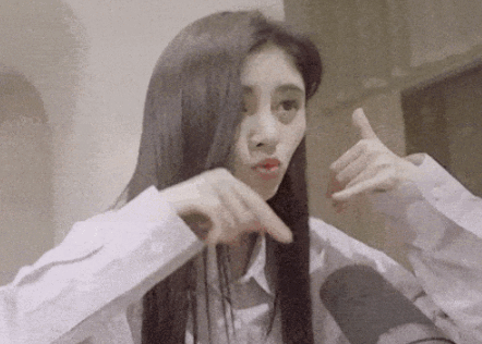 戴假发,垫肩,鞠婧祎为啥执着仙女人设?爱美不是错,自卑才是