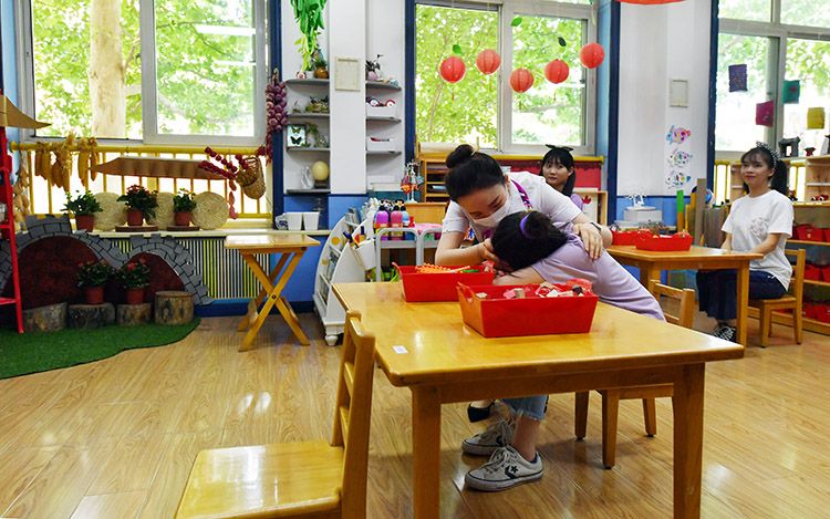 一位“小朋友”突感不适,幼儿园启动应急预案。