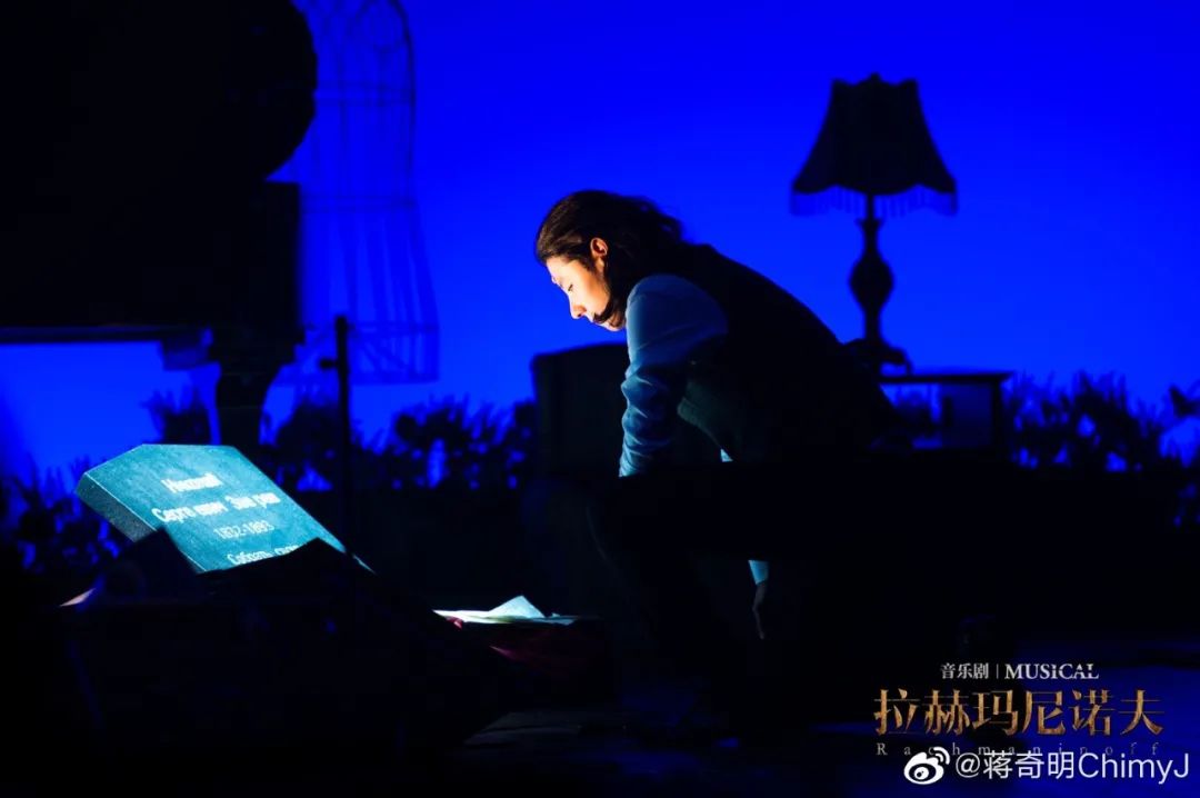 不演等死,演了赔死,剧场人自救能撑多久?