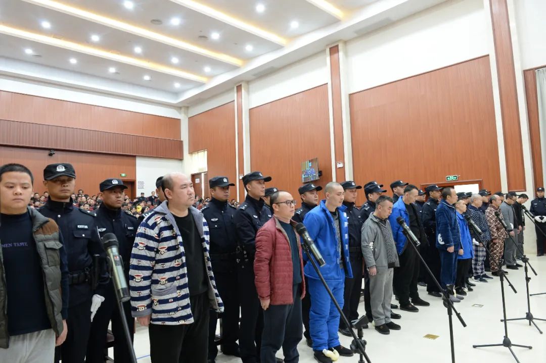 庭审现场