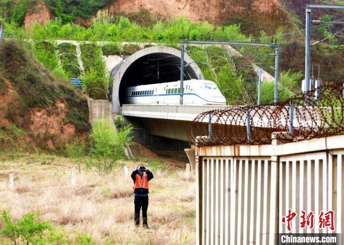 人防、物防、技防助力太原铁路防洪减灾。 樊高 摄