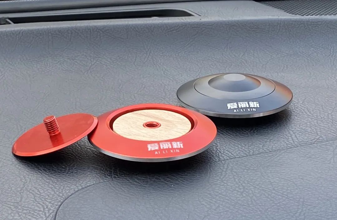 别老是拿豪车说事,老百姓车里放这个,有面儿有品味!