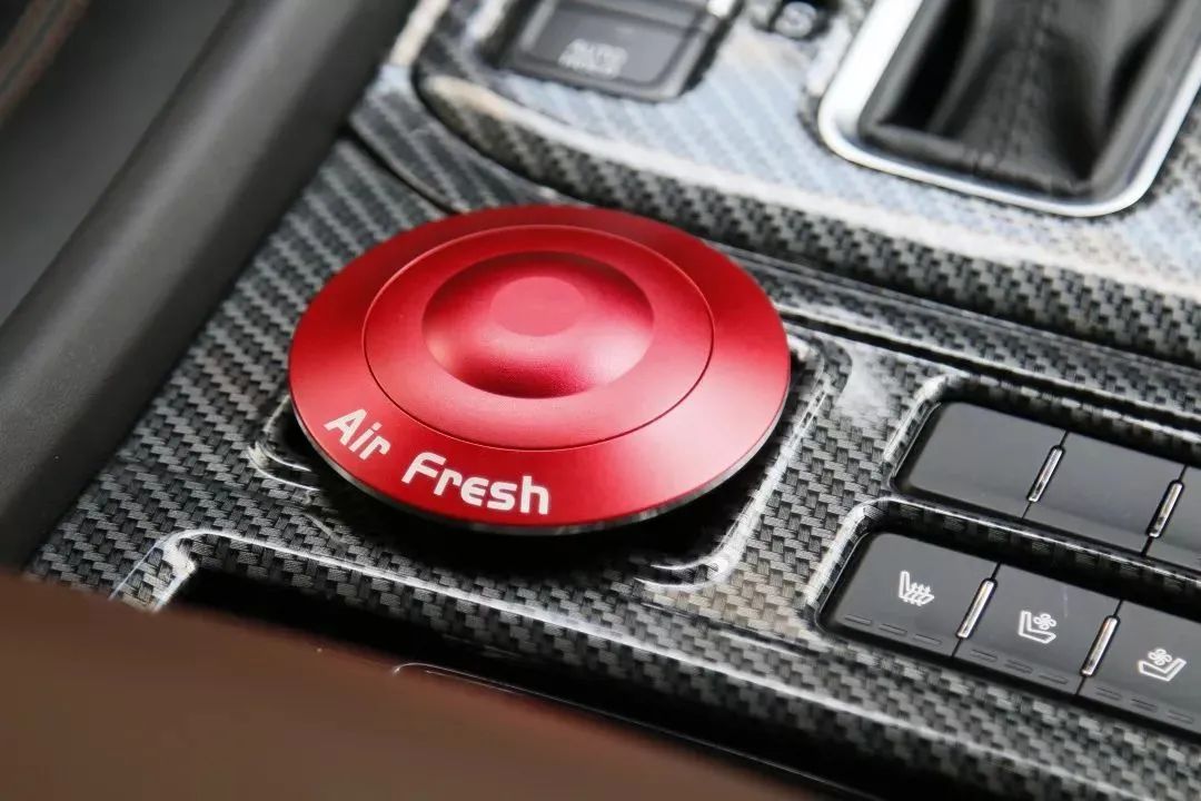 别老是拿豪车说事,老百姓车里放这个,有面儿有品味!