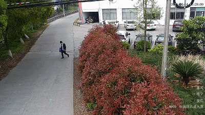 换装后迅速逃离