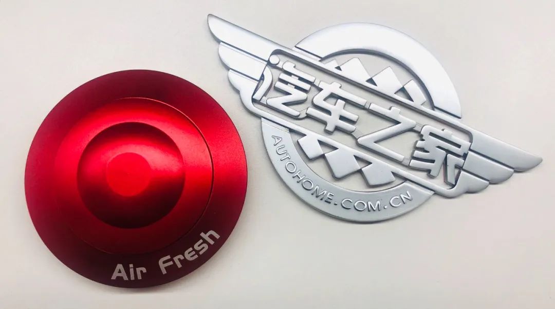 别老是拿豪车说事,老百姓车里放这个,有面儿有品味!