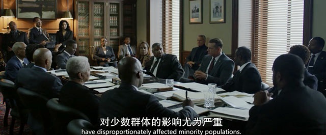 美剧《纸牌屋》中,共和党候选人康威在争取黑人党团的支持,图片来源:视频截图