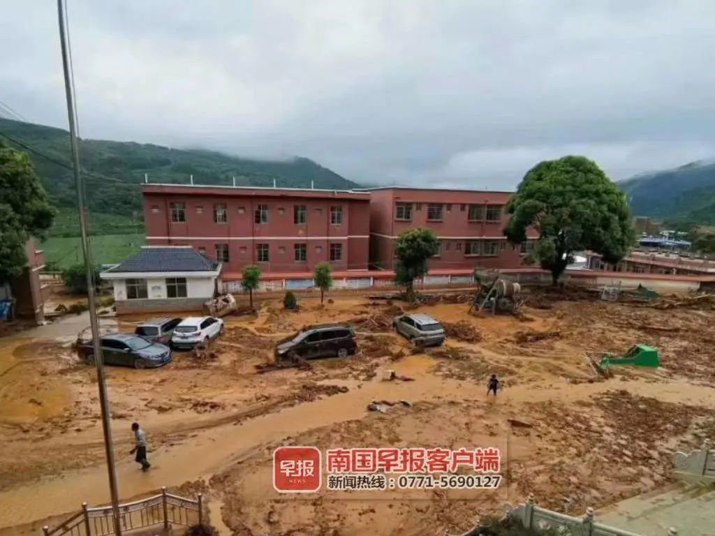 河池昨发生山体滑坡,两人遇难!暴雨已致广西30余万人口受灾!休闲区蓝鸢梦想 - Www.slyday.coM 河池昨发生山体滑坡,两人遇难!暴雨已致广西30余万人口受灾!休闲区蓝鸢梦想 - Www.slyday.coM