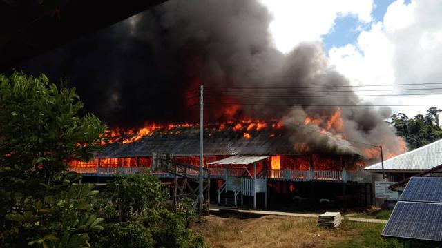 马来西亚沙捞越州一原住民传统特色长屋起火 60人无家可归