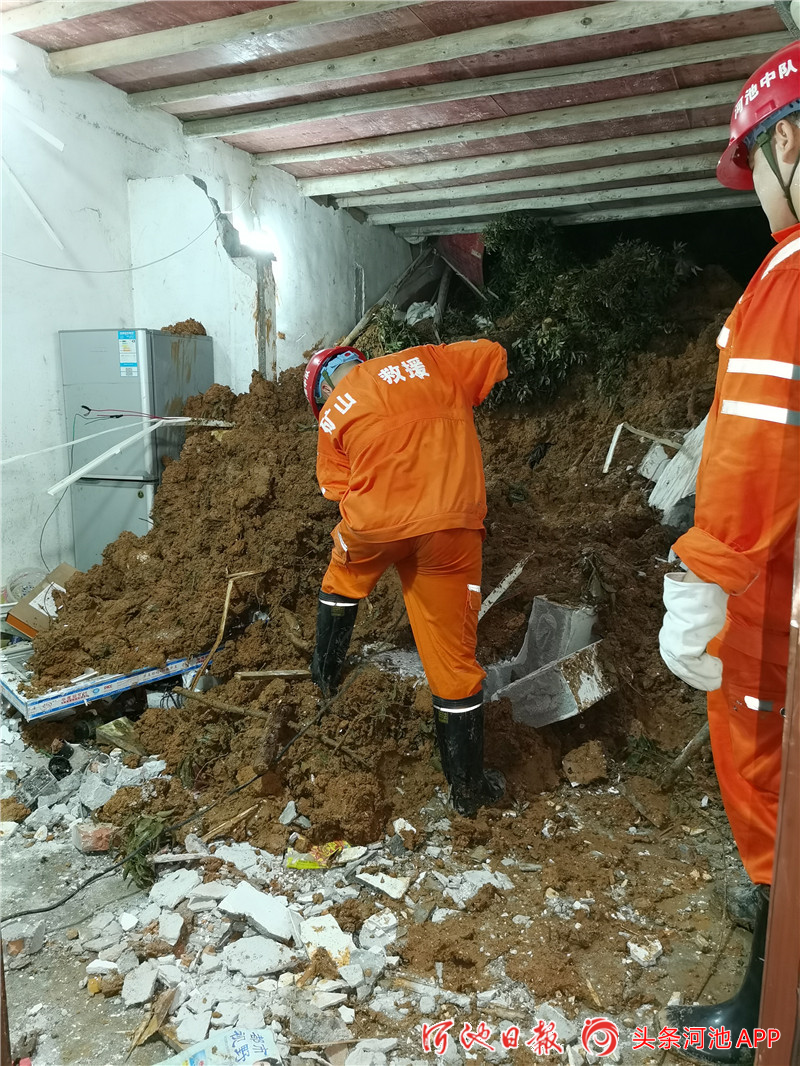 河池昨发生山体滑坡,两人遇难!暴雨已致广西30余万人口受灾!休闲区蓝鸢梦想 - Www.slyday.coM 河池昨发生山体滑坡,两人遇难!暴雨已致广西30余万人口受灾!休闲区蓝鸢梦想 - Www.slyday.coM