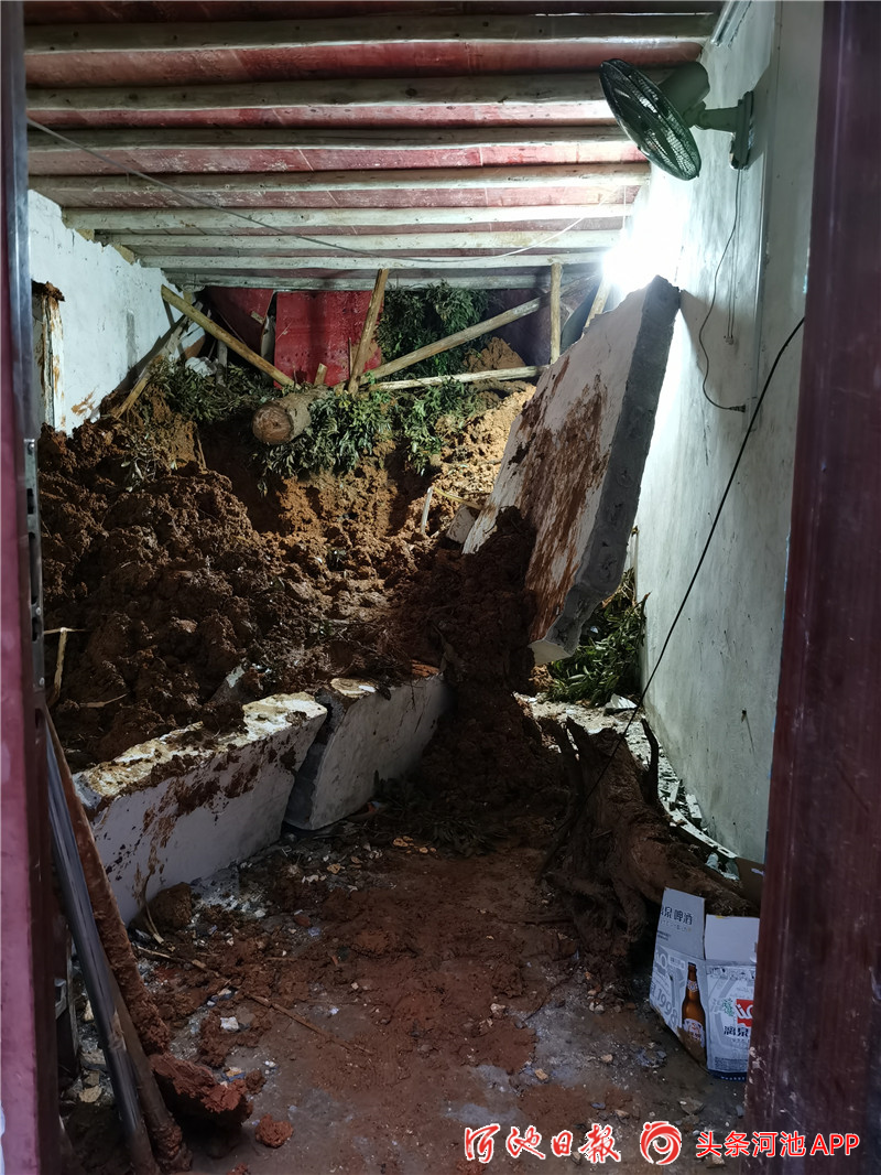 河池昨发生山体滑坡,两人遇难!暴雨已致广西30余万人口受灾!休闲区蓝鸢梦想 - Www.slyday.coM 河池昨发生山体滑坡,两人遇难!暴雨已致广西30余万人口受灾!休闲区蓝鸢梦想 - Www.slyday.coM