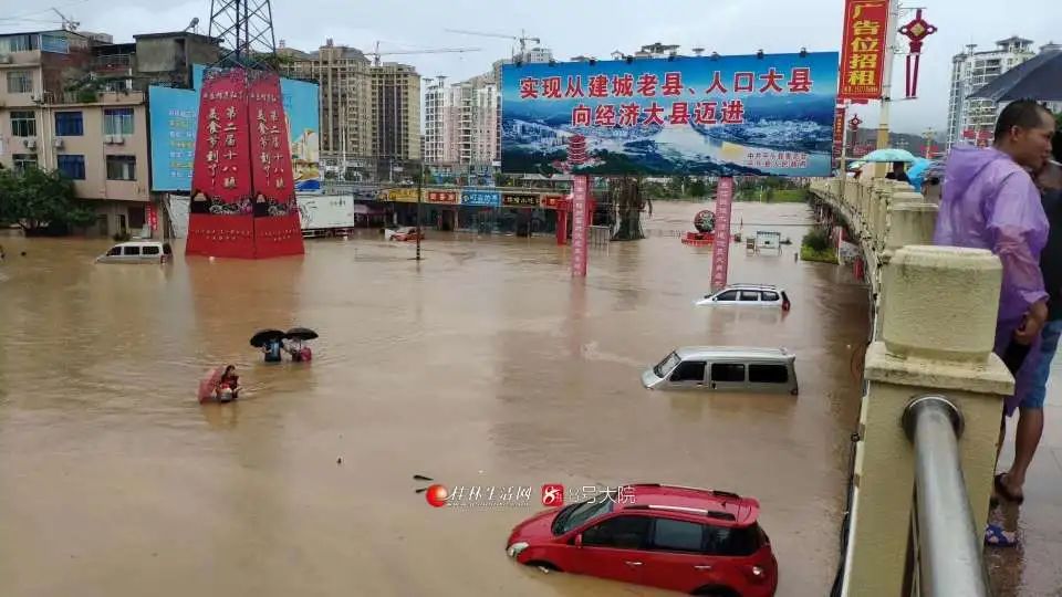河池昨发生山体滑坡,两人遇难!暴雨已致广西30余万人口受灾!休闲区蓝鸢梦想 - Www.slyday.coM 河池昨发生山体滑坡,两人遇难!暴雨已致广西30余万人口受灾!休闲区蓝鸢梦想 - Www.slyday.coM