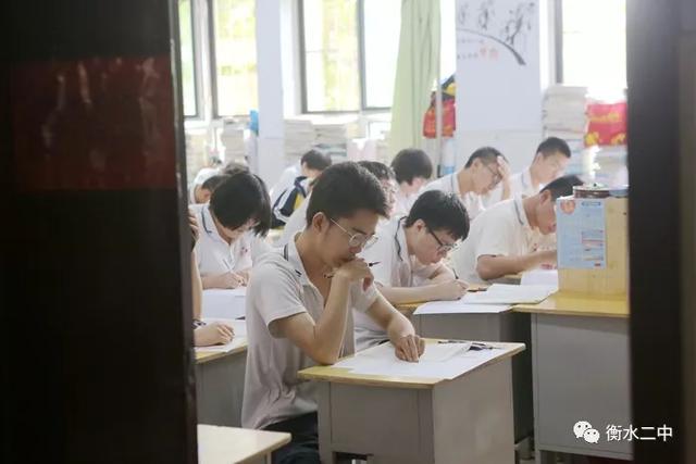 震撼!衡水四千高考生操场呐喊,央视点赞!9科冲刺锦囊首次曝光休闲区蓝鸢梦想 - Www.slyday.coM 震撼!衡水四千高考生操场呐喊,央视点赞!9科冲刺锦囊首次曝光休闲区蓝鸢梦想 - Www.slyday.coM