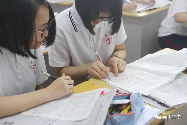 震撼!衡水四千高考生操场呐喊,央视点赞!9科冲刺锦囊首次曝光休闲区蓝鸢梦想 - Www.slyday.coM 震撼!衡水四千高考生操场呐喊,央视点赞!9科冲刺锦囊首次曝光休闲区蓝鸢梦想 - Www.slyday.coM