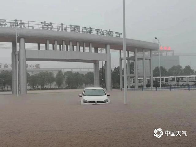 江西新余:强降雨致内涝严重山体滑坡
