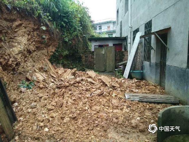 江西新余:强降雨致内涝严重山体滑坡