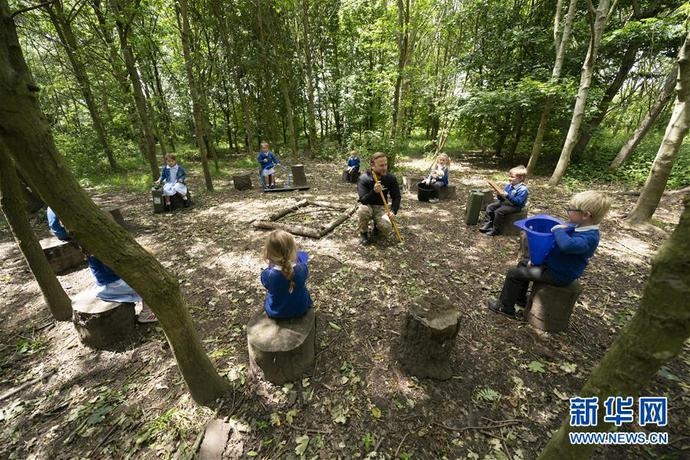 英格兰小学助学前班学生适应复课