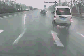 中国神车,售价5.6W,一个奔袭挣命的底层车王!